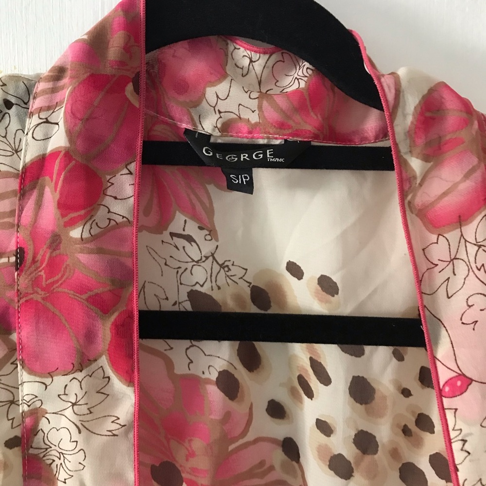 Beautiful robe - Picture 2 of 10